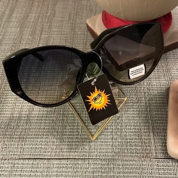 NWT Kiko Boutique Sunglasses - Picture 1 of 8